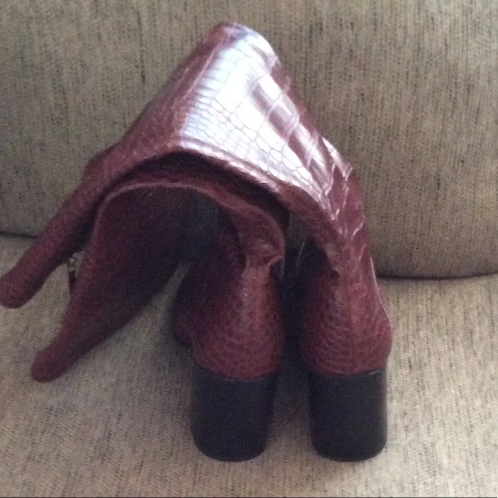 Frank Sarto Woman’s Burgundy Croc Boots Size 7 NIB - Picture 3 of 8
